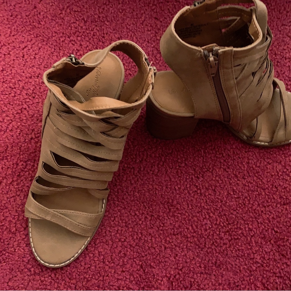 Universal Thread Open Heeled Booties Excellent Co… - image 1